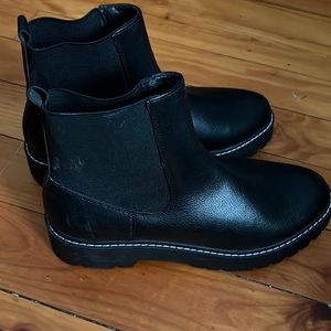 Dolce Vita black Booties, barely worn, like new